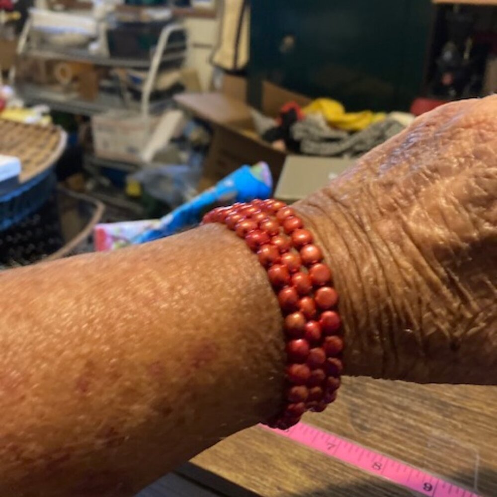 Honora red pearl stretch bracelets - Picture 3 of 5